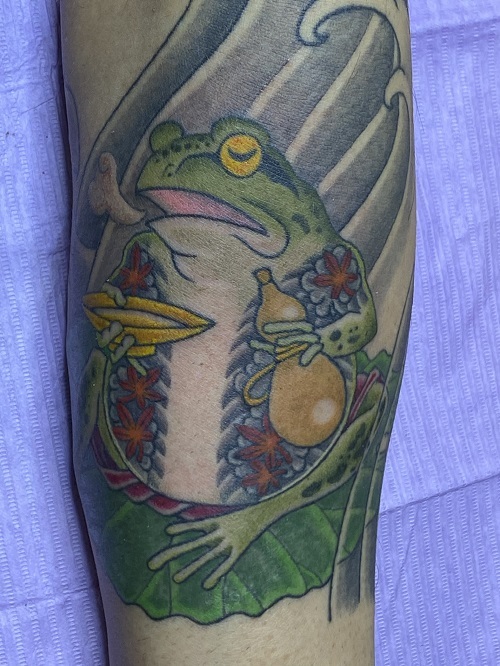 ダルマと二重彫り蛙