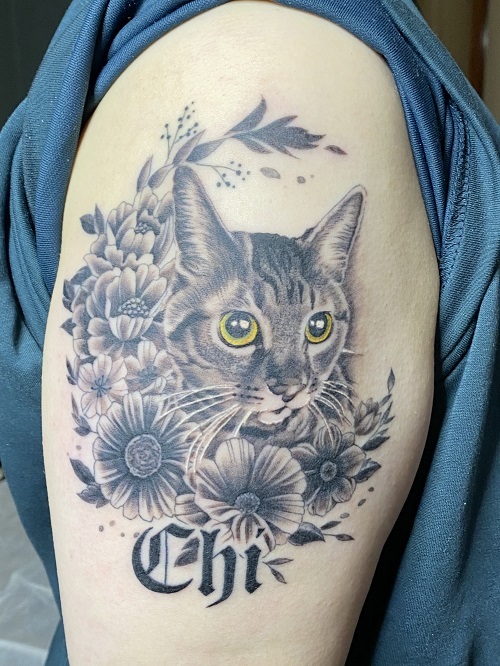 花に包まれた愛猫